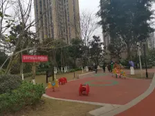 17年的次新小区,环境好,紧挨滨江路出行方便。