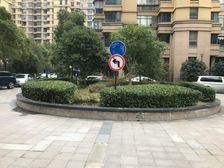 新上房源,精装修拎包入住,品牌家具家电