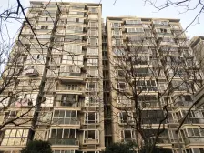 此房满五年税费低,户型方正,楼层好,全明户型