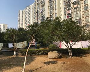 蓝天郡南北通透,采光好装修好,环镜优美近地铁视野好,诚心出售