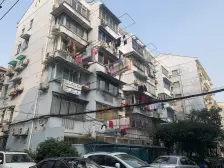 此房一梯两户,南北通带地暖精装,楼层适中阳光无遮挡