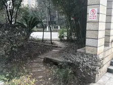 歇台子轻轨站旁 电梯三房 环境好 户型方正