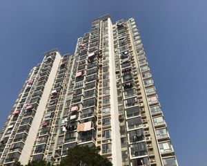 蓝天郡南北通透,采光好装修好,环镜优美近地铁周边匹套完善,,出行方便
