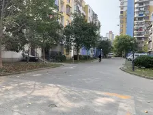 此房满五年WY,装修保养还不错,东边套全明户型