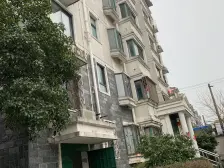 顶楼复式,使用面积比产证180平多,适合多人口家庭