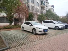 格局方正,背靠象湖湿地公园,采光视野开阔