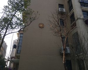 力高国际城四期马德里南北通透,采光好装修好,环镜优美视野好,诚心出售