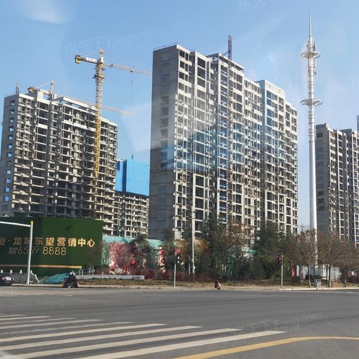 建业·龙城东望4室2厅2卫南朝向1800.00元/月出租