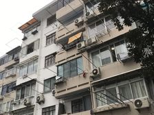 位置佳,中楼层,边套有窗户,可拎包入住