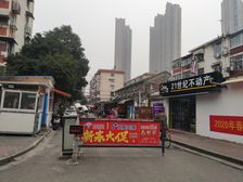 96年房龄东西朝向全明户型精装修出入方便