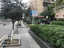 此房满两年,业主诚心出售,邻永辉,出门公交