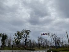 地铁口 联排边户 三面院子 满二无贷款 诚心出售