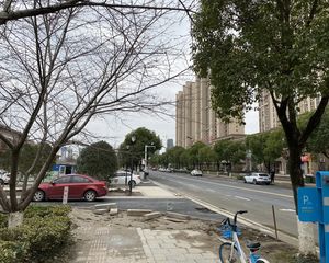 云樾东方,地铁口,低区精装修,拎包入住
