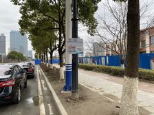 中高层 阳台封好,全天采光 诚心卖价格可议