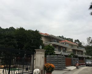独栋别墅,花园方正,东南向。环境舒适。
