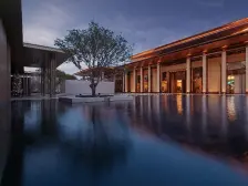 此房跃层 装修新颖 四室两卫小区物业环境好