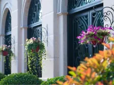 房子位置好,户型方正,两梯两户,业主诚心出售…