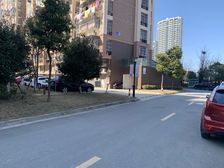 电梯楼中楼,采光好,户型方正,步局合理!