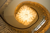 希尔顿酒店楼梯灯实景图