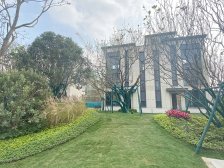 大花园,双主卧,四个房间都有独立卫生间,保养新净