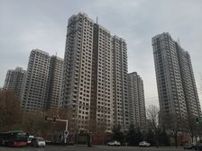 燕港御灏府,一楼带下跃,下跃222平,地上153.41平。
