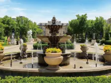 带40平院子,采光好,下沉空间80平,实用面积大。