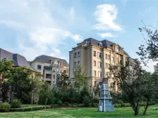 一楼带院 精装 下沉地下室 199万