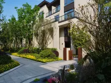 联排别墅带露台、前后花园、5.6米高地下室