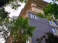 小区内圈顶跃,业主自住精装修,带家电家具