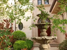 独栋别墅 上下三层 露台 上下庭院 小湖 多重露台