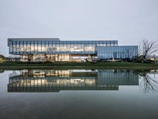 招商国际是次新小区,小区人车分流,小区环境优美