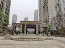 带有大阳台的大四房,毛坯房,自己喜欢的风格来装修