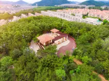 鲁能逸海园联排别墅,毛坯房四室两厅一厨三卫出售。