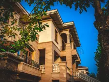 近海边,边户,精装修。可安电梯。