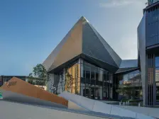 刘家坪北朝南下叠带花园朝中庭别墅