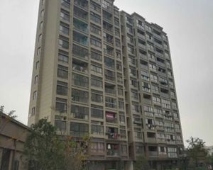 此房已经满二,房东诚心出售,小高层边间,看房提前