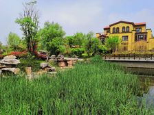 鲁商知春湖 叠拼别墅 236.85平大面积 证过二 诚心出售