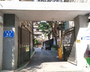 包家巷82号附1号3室1厅西南