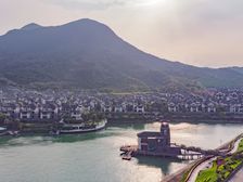 联排别墅,背山面湖位置佳,土建已经做好
