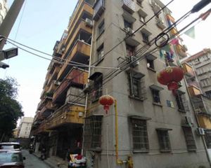 欧洲城旁边玻璃钢小区楼层好东边间一室南北通