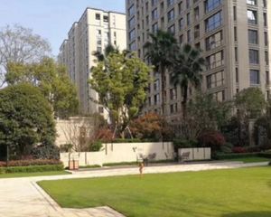 市府路白麓城错跃层有大露台,一梯一户四室两厅