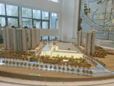 2023年次新小区 门口就是轻轨站口和商场