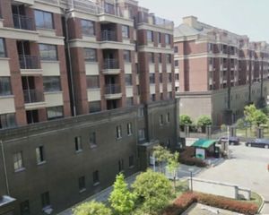 兰桂院B区,精装修两房,满两年拎包入住,诚心出售。