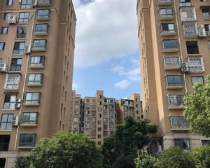 满五唯一 户型方正 离商场菜场近 购物方便