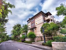 业主急售 带花园 带地下室 次新小区的别墅