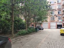 柏杨旁读书无需过马路红绿灯2分到校门口