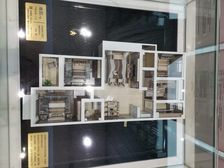地铁口130平大三房看房方便人车分流