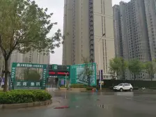 低楼层但是不遮挡,南面是洋房,双卫两梯三户无连廊