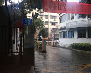 新雅中街12号1室1厅西南