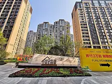 小区自带综合体,物业系统完善出入安全,配套齐全交